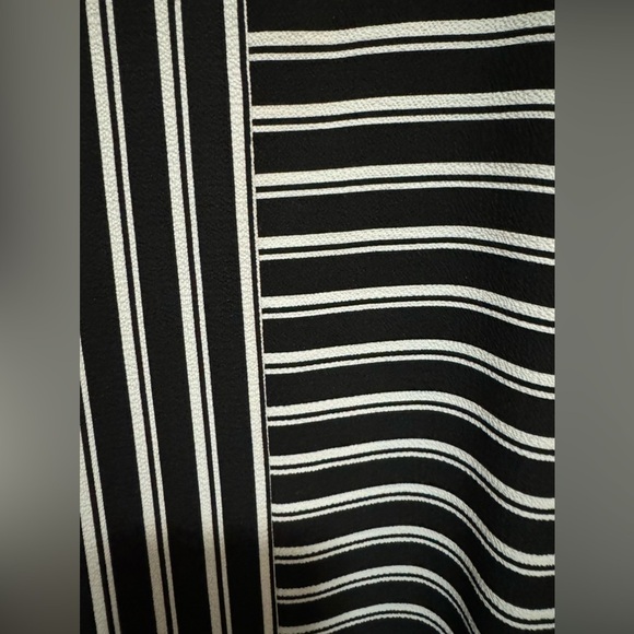 Apt 9 - Black and white Dolman Sleeve Blouse - Size L - Picture 6 of 6